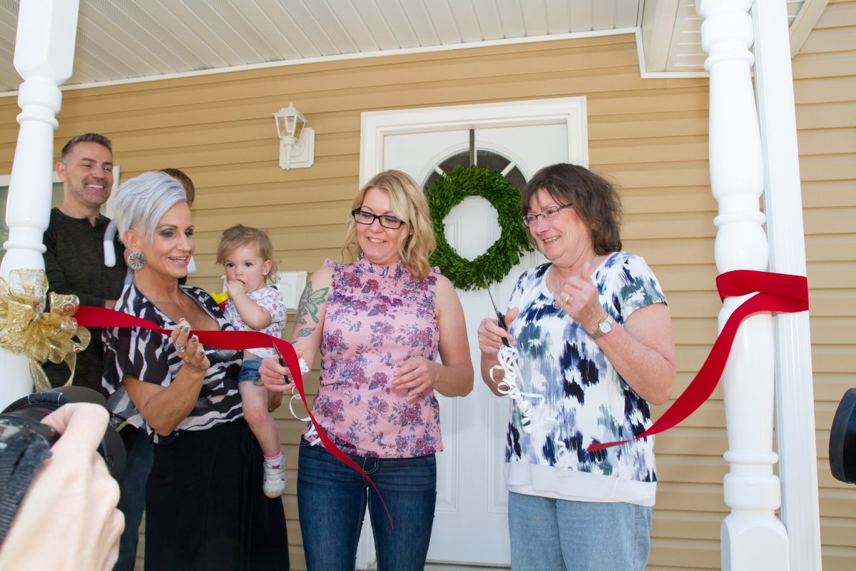 LCHFH Collinsville, IL chapter - 2018 "homes for the holidays" new home recipient and children cutting ribbon